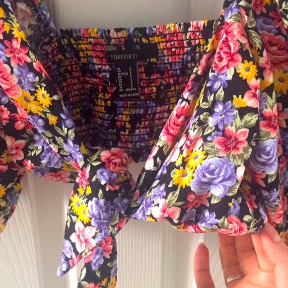 Boho Crop top tie on front never worn!!! - Picture 3 of 8